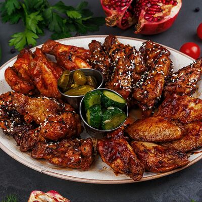 Ассорти крыльев в Руки ВВерх! Бар по цене 2900 ₽