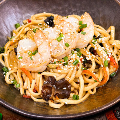 Вок лапша с креветками (соус на выбор) в Место Про Тесто по цене 550 ₽