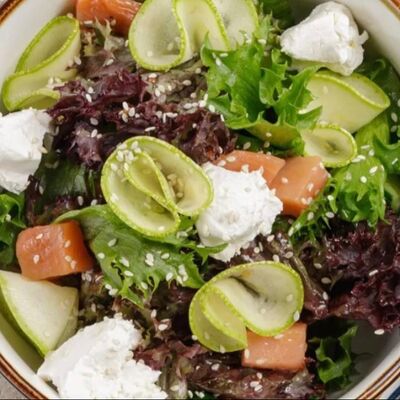 Салат из лосося в Добрый Грузин по цене 710 ₽