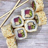Ролл Пряный тунец в Umami