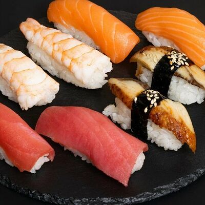 Суши с лососем в Sushi cat по цене 120 ₽
