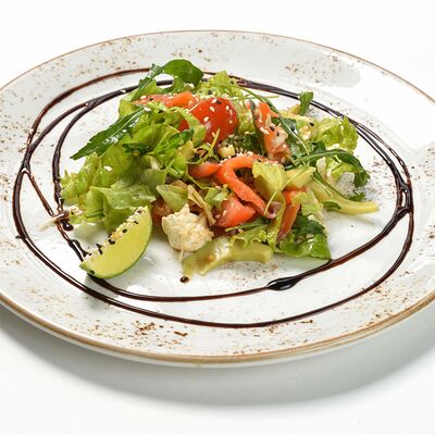 Салат с лососем в БамБуши по цене 585