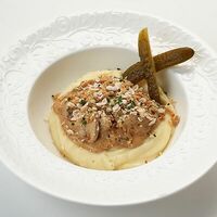 Бефстроганов с картофельным кремом в Che cafe