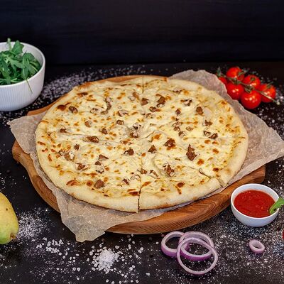 Пицца Груша с Горгонзолой в MON PARIS по цене 750 ₽