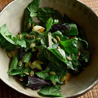 Зеленый салат, цветная капуста, горошек, семечки в Айна по цене 950 ₽