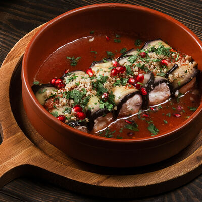 Рулетики из баклажан с сыром надуги в томатном соусе в Тбилиссимо по цене 920 ₽