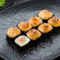 Hot Запеченный с кальмаром в SAKURA SUSHI PREMIUM