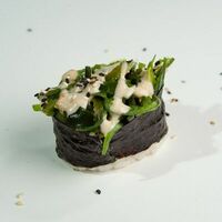 Гункан с чукой и ореховым соусомв ЁБИСАН