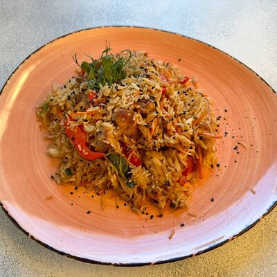 Вок рис с курицей и овощами в Пойду Поем по цене 390 ₽