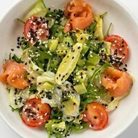 Салат с Лососем и Авокадо в Кейк