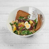 Теплый салат с беконом, вешенками, мини-картофелем, рукколой и соусом тар-т в АндерСон