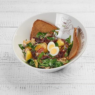 Теплый салат с беконом, вешенками, мини-картофелем, рукколой и соусом тар-т в АндерСон по цене 680 ₽