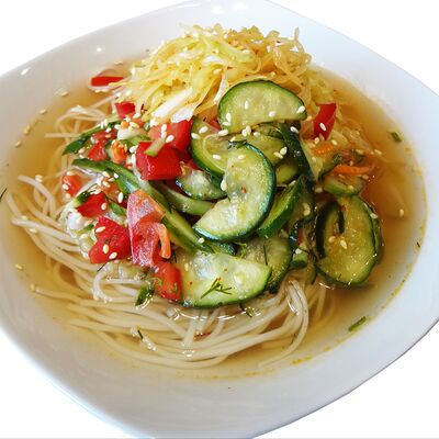 Куксу по-вегетариански в холодном овощном бульоне в Kuksu House по цене 550 ₽