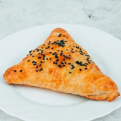 Самса с говядиной в Чуду халяль по цене 90 ₽