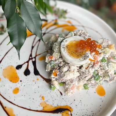 Оливье от шефа с говядинойв Pellegrino по цене 645 ₽