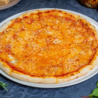 Пицца Четыре сырав Космос по цене 550 ₽