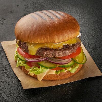 Фирменный бургер с говядиной в Хмель и солод по цене 699 ₽