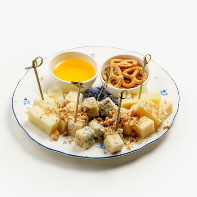 Ассорти сыров в Лизонька, ты где? по цене 580 ₽