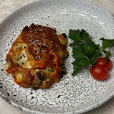 Курица по-французски в Сказка lounge по цене 740 ₽