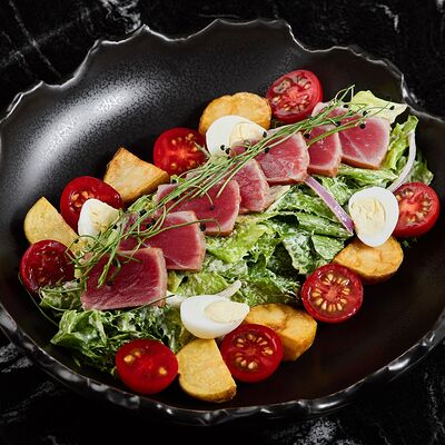 Салат с тунцом татакив Look lounge по цене 960 ₽