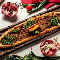 Пиде с говядиной и овощами в Бакладжан