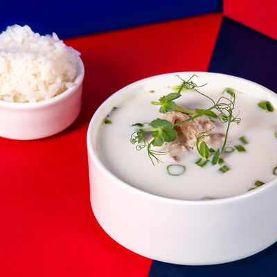 Суп Карри на кокосовом молоке с куриным филе в Poke'n'roll по цене 750 ₽