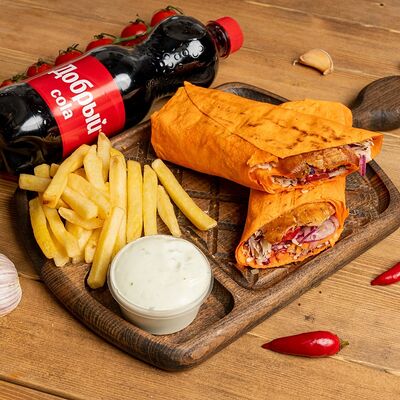 Комбо донер в сырном лаваше с курицей в НАШ Шеф Донер по цене 689 ₽