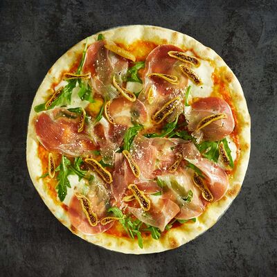 Пицца с пармой и инжиром 30 см в Остерия Il Massimo по цене 1100 ₽