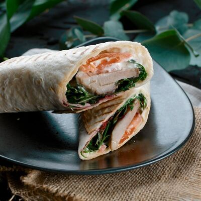 Врап с курицей в Tucano Coffee Ecuador по цене 290 ₽