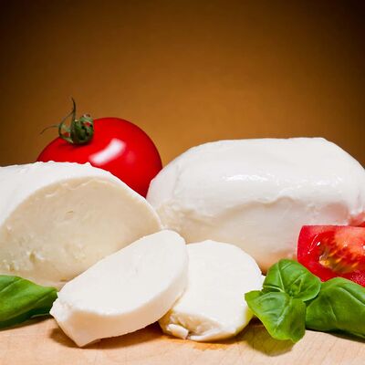 Сыр моцарелла в Чебурекми по цене 60 ₽