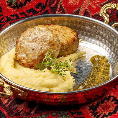 Котлеты фирменные Хмели-Сунели куриные в Хмели & Сунели по цене 650 ₽