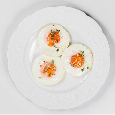 Блюдо из фермерских яиц в Sabor de la Vida по цене 450 ₽