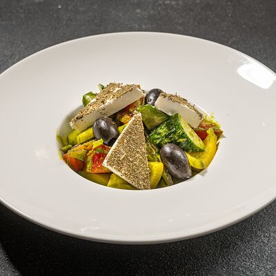 Греческий салат с песто в La grande по цене 588 ₽