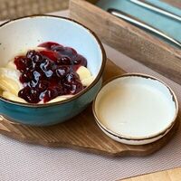 Вареники с соусом из вишни в Кафе Май