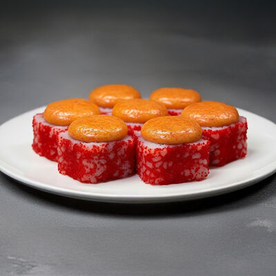 Запеченный ролл с лососем и соусом спайси в SASHIMI по цене 640 ₽