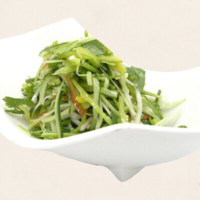 Салат из огурца с болгарским перцем и арахисом в Золотая панда по цене 776 ₽