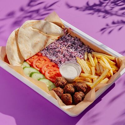 На тарелке фри с фалафелем в Вертимский по цене 599 ₽