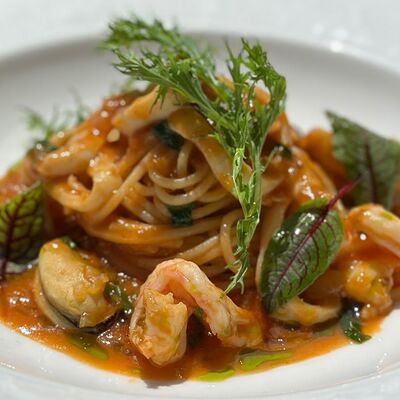 Паста с морепродуктами в Wine & Vine по цене 1365 ₽