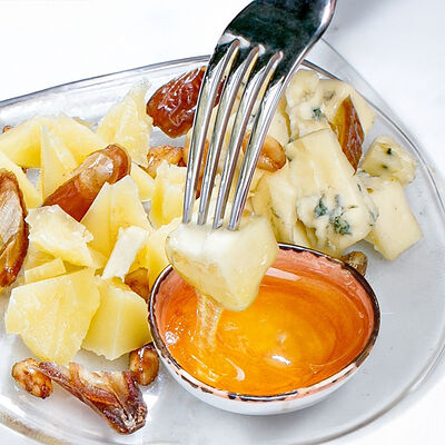 Сырная тарелка в Kamakura по цене 980 ₽