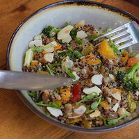 Теплый салат с киноа и тыквой в Пропитание