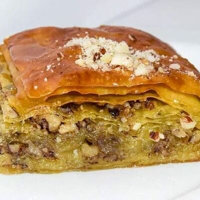 Пахлава с грецким орехом и корицей в Ист по цене 182 ₽