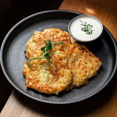 Драники со сметаной в Густо & Пряно по цене 398 ₽