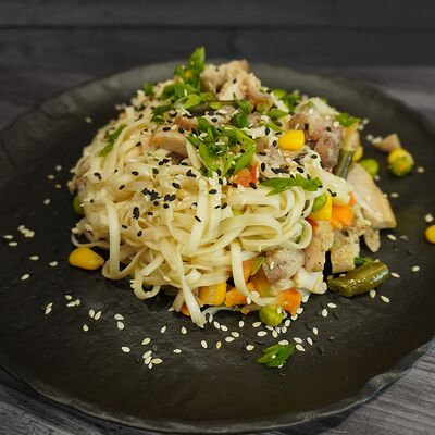 Wok с удоном и курицей в Vinden Бистро по цене 450 ₽