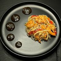 Wok с фунчозой и морепродуктами в соусе Pad Thai в Testoo