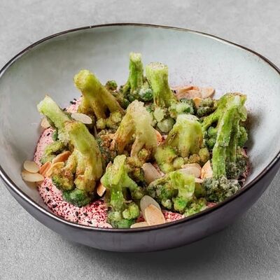 Жареная брокколи в Si M patio по цене 630 ₽