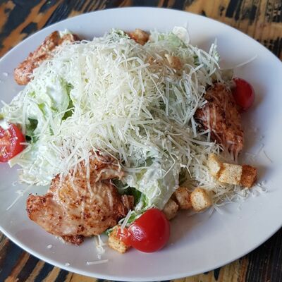 Салат Цезарь с курицей в Кафе Вкус Востока по цене 540 ₽