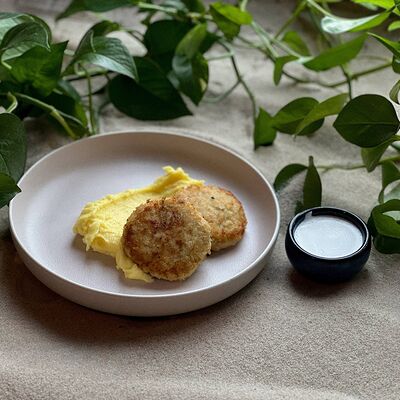 Детские котлетки из индейки, картофельное пюре, сливочный соус в Offshore по цене 290 ₽