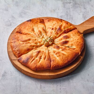 Пирог с цыплёнком, цукини и сливочным сыром в Мамука по цене 630 ₽