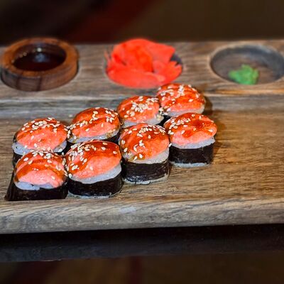 Запеченный ролл с мидиями в Чердак по цене 550 ₽