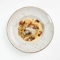 Спагетти Карбонара в White Fox Cafe